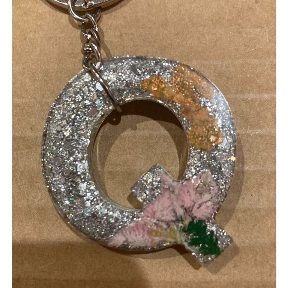 ☀️3/$12☀️ Letter “Q” Resin Keychain - Picture 1 of 5